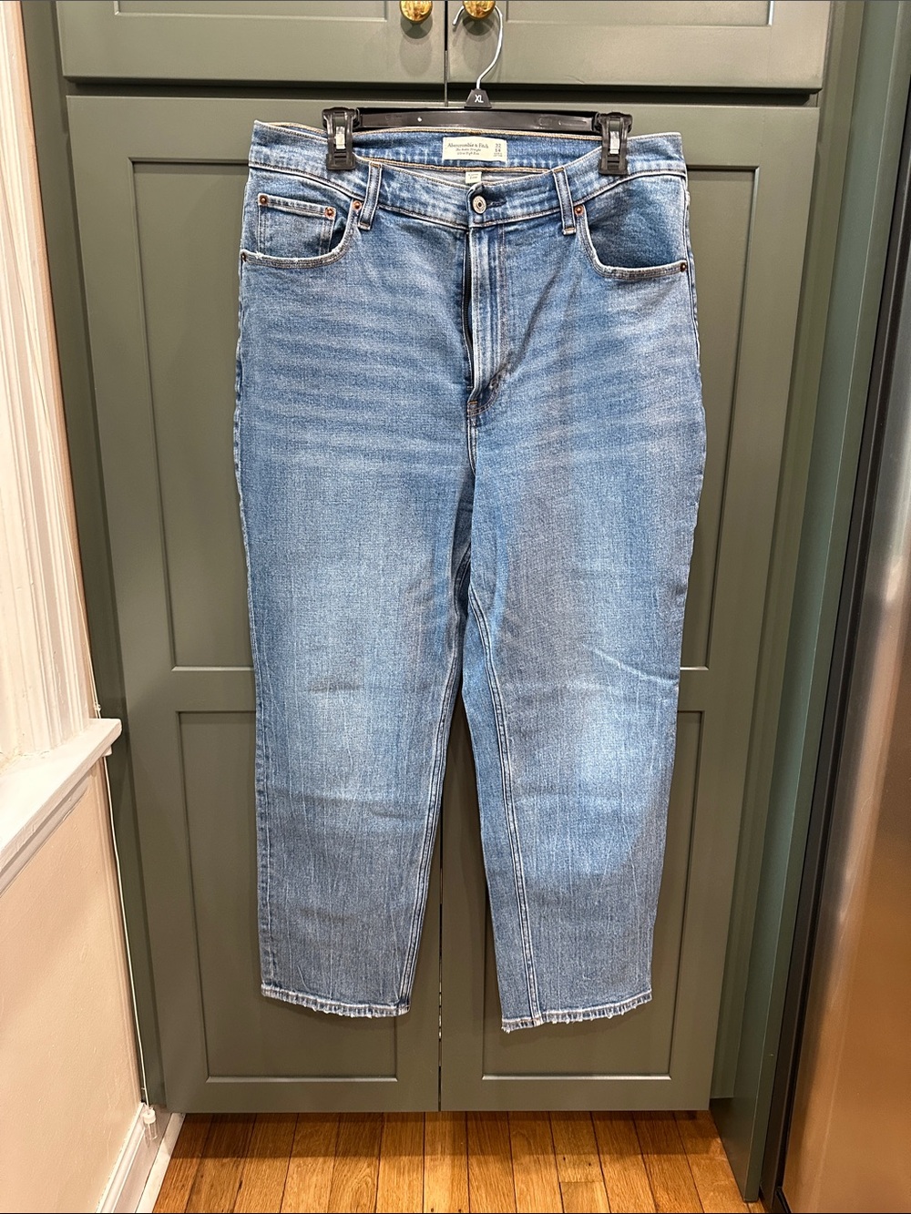 Abercrombie Curve Love Ankle Straight Ultra High Rise Jeans